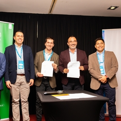 Equipo de DuocUC Puerto Montt y Endress+Hauser firman acuerdo en el escenario de Automation Day Patagonia