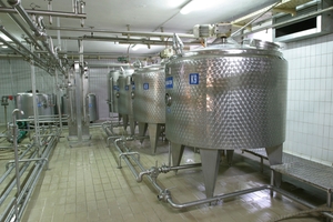 Depósitos de almacenamiento de leche en la industria láctea