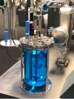 Imagen del producto: bIO-Optic conectada a la sonda RamanRxn instalada en un biorreactor