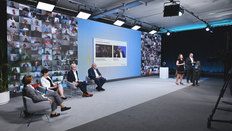 Reunión de innovadores en un espacio virtual