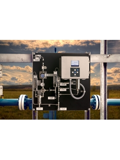 Product picture OXY5500 oxygen analyzer box, mounted on panel, installed on natural gas pipeline