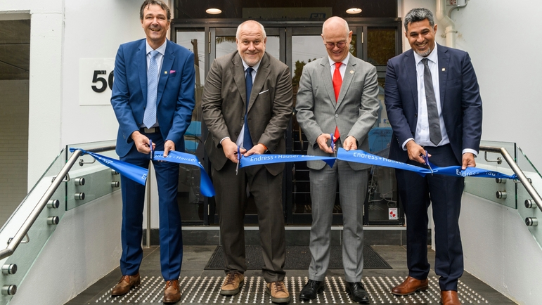 Inauguración del nuevo edificio de Endress+Hauser Australia: corte de la cinta.